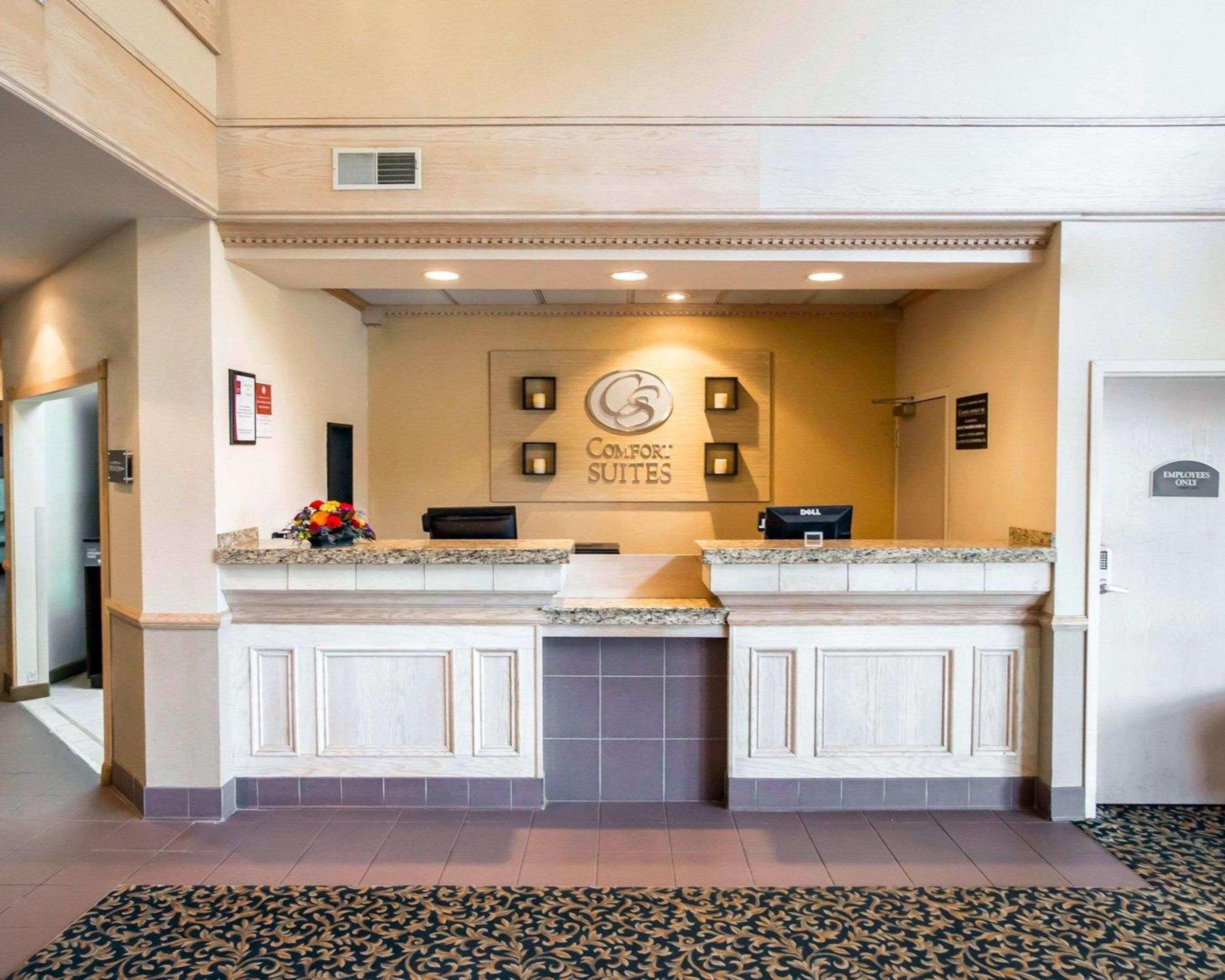 Comfort Suites University Area Notre Dame-Саут-Бенд Экстерьер фото