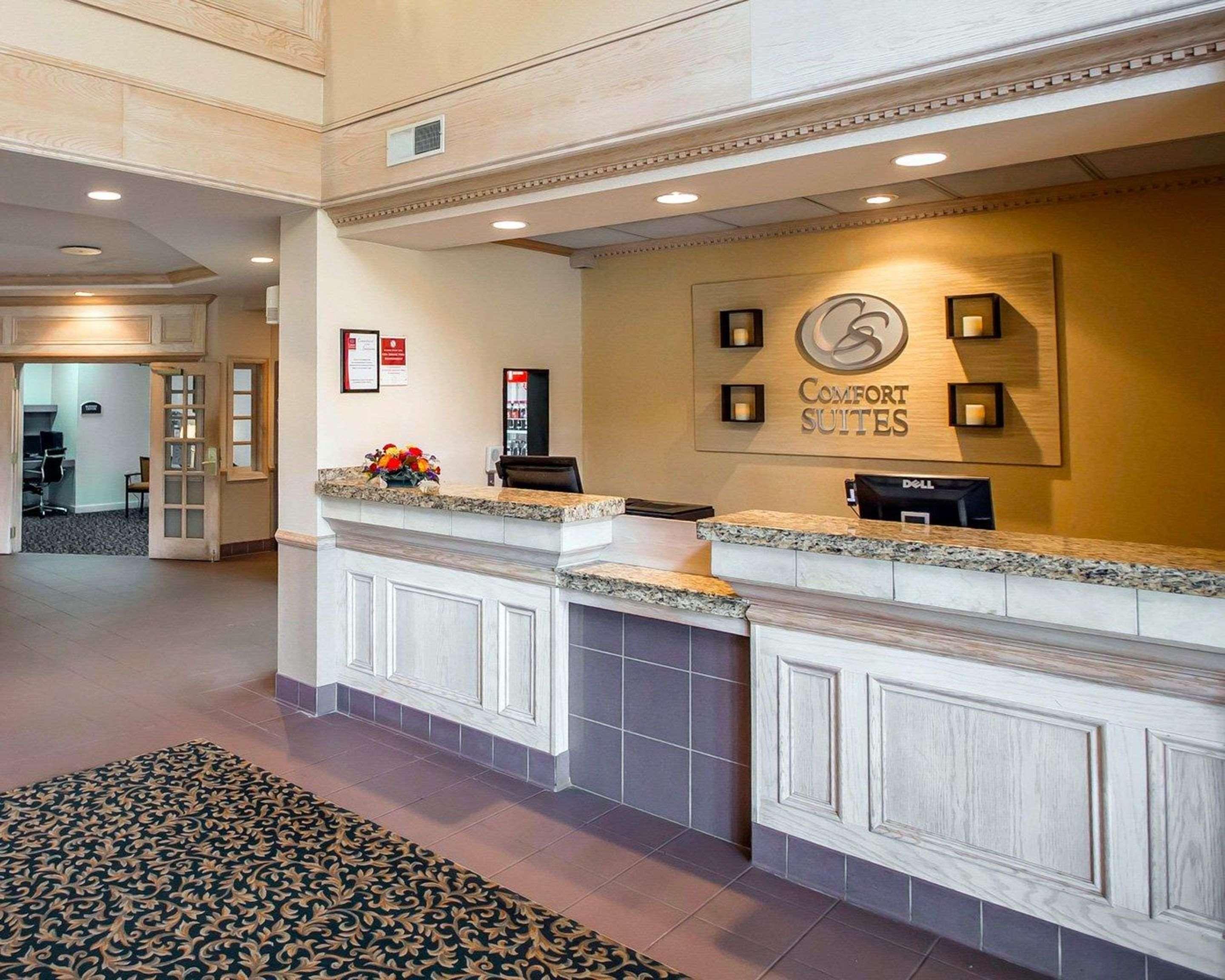 Comfort Suites University Area Notre Dame-Саут-Бенд Экстерьер фото