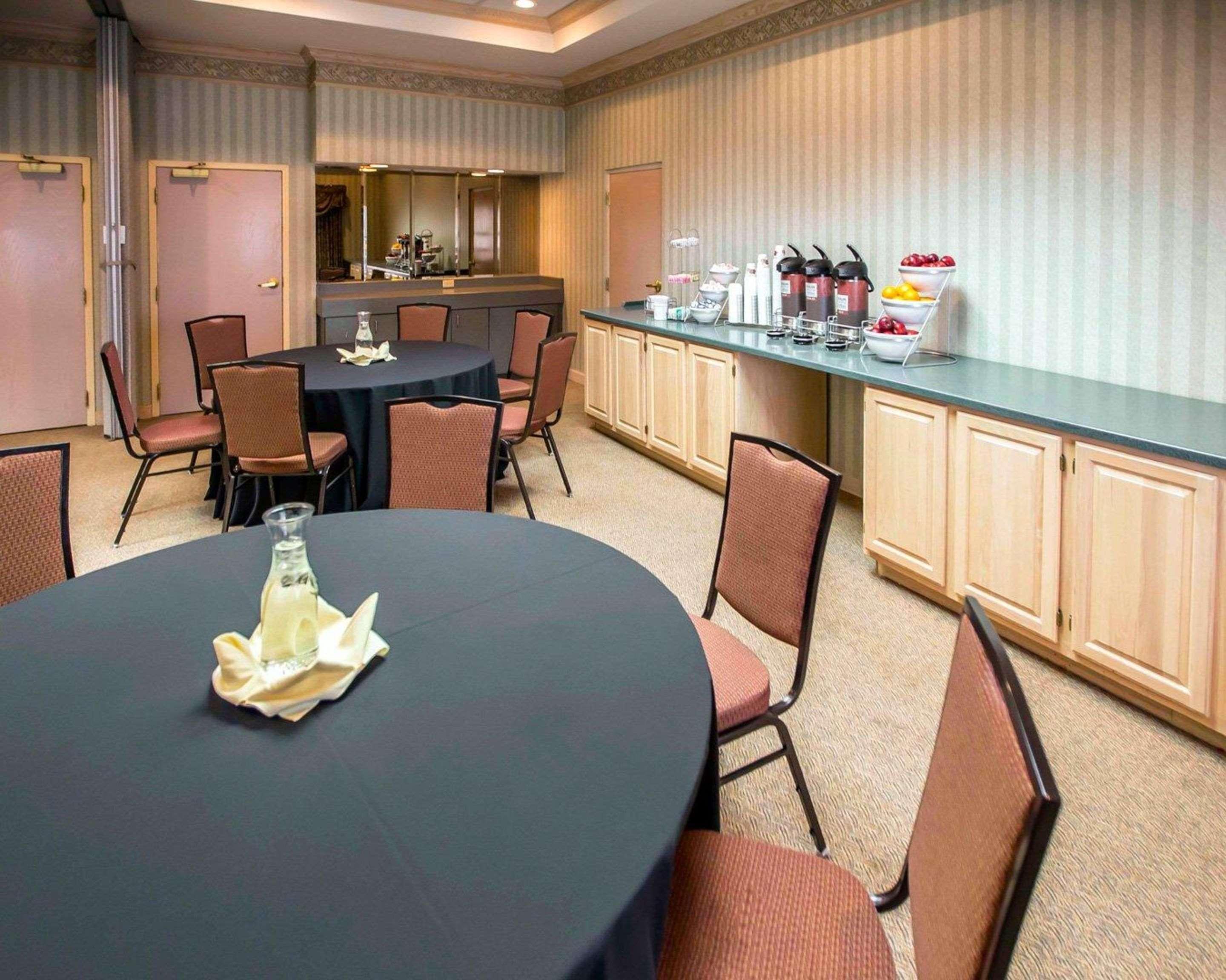 Comfort Suites University Area Notre Dame-Саут-Бенд Экстерьер фото