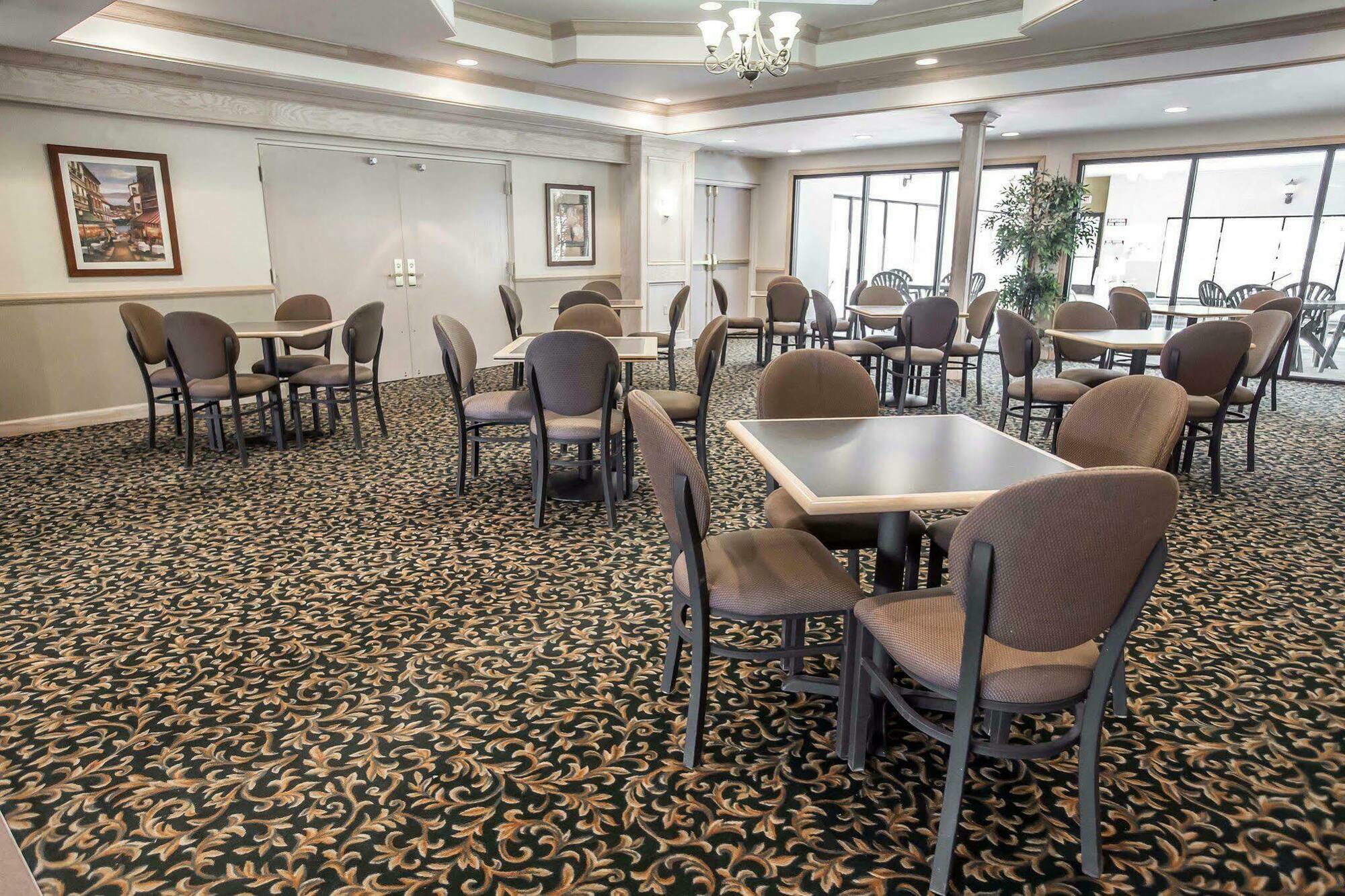 Comfort Suites University Area Notre Dame-Саут-Бенд Экстерьер фото
