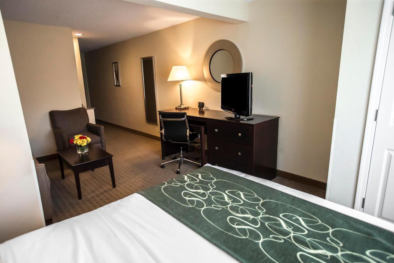 Comfort Suites University Area Notre Dame-Саут-Бенд Экстерьер фото